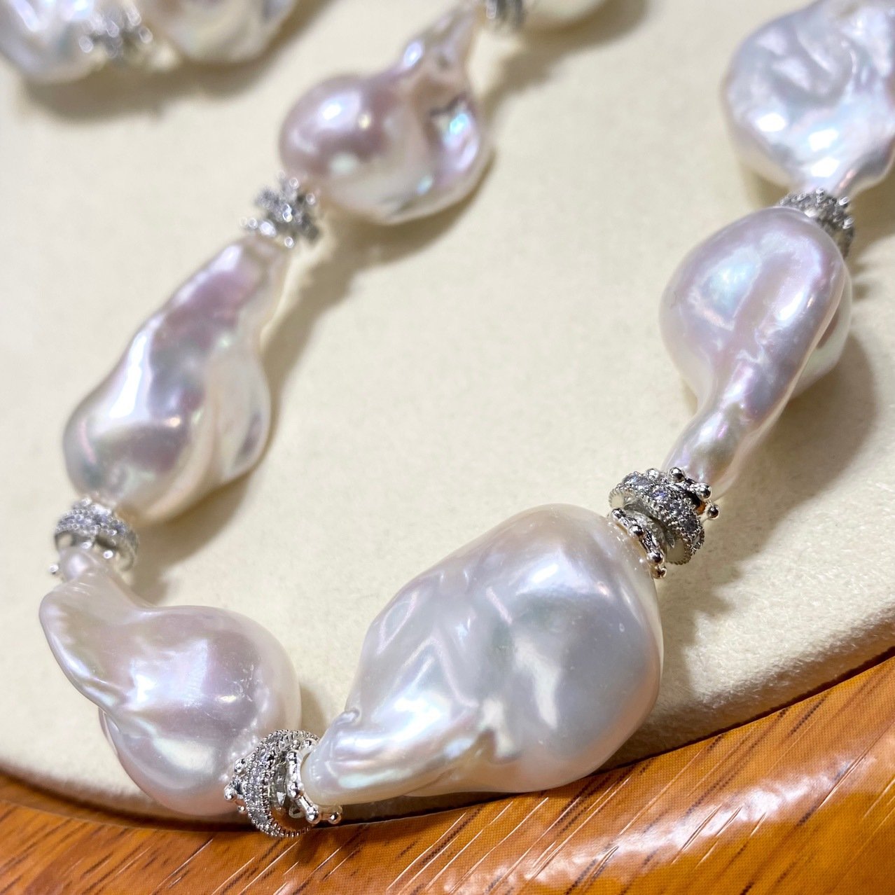 NECKLACE — CHUNKY BAROQUE PEARLS